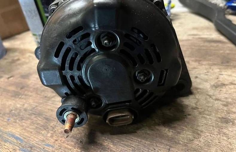 Tutti pezzi di ricambio auto: Alternateur Jaguar S-type 4.2 V8 – Usato da Lausanne venduto da Mablou 1