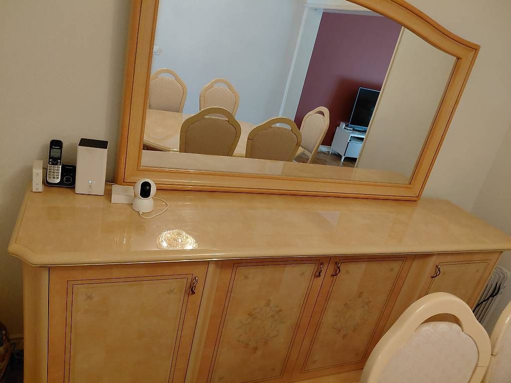 Set de table et chaises: Table +6 chaises+buffet  – D'occasion à Cossonay-Ville par haj_8vxy