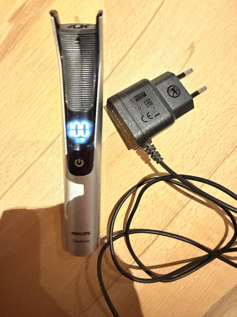 Philips Rasoi & Lamette da barba: Philips OneBlade Rasierer – Usato da Uebeschi venduto da snow-sports