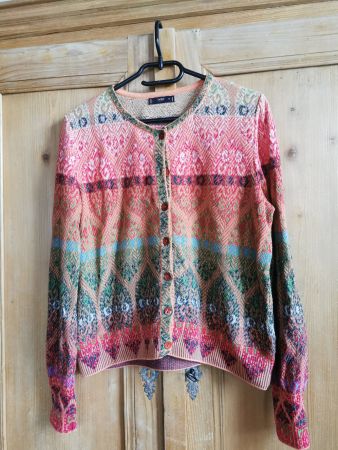 Sehr schöne Ivko-Strickjacke Grösse 40 im Mustermix
