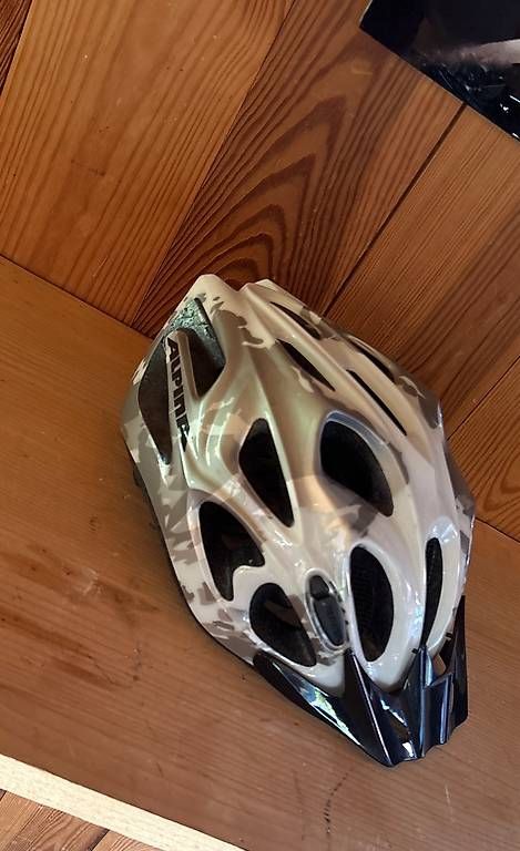Caschi: Velo Helm Alpina – Usato da Steg im Tösstal venduto da rst_5hdw