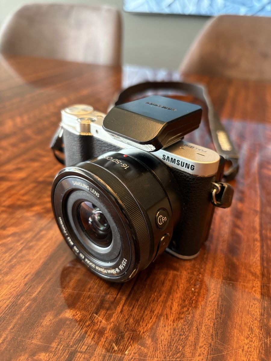 Samsung Fotocamera: Samsung Kamera NX3000 mit Originalverpackung – Usato da Meilen venduto da AlexandraMarahrens 1