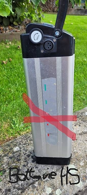 Caricabatterie: Chargeur de batterie 36V vélo – Usato da Muraz (Collombey) venduto da eaglesta 1