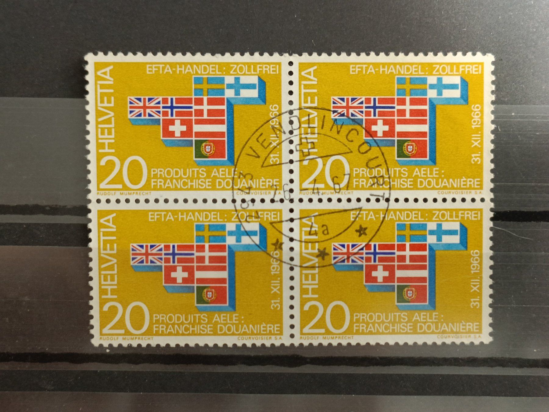 Tous les timbres: 1967 EFTA Flaggen Viererblock Top Stempel – D'occasion à Dübendorf par goeggi79