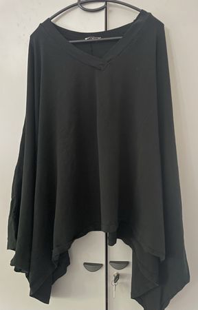 Schwarz Oberteil mit Gr. M/L neuwertig Somm