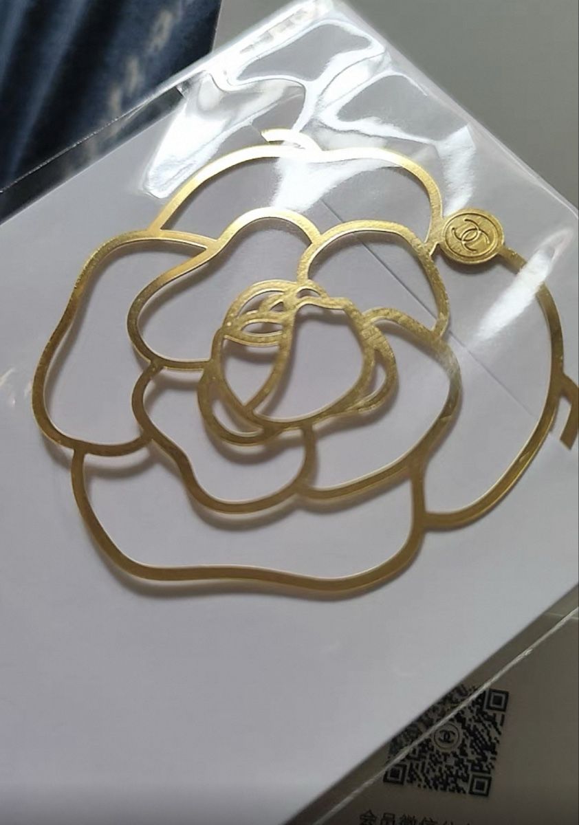 Autres collections & raretés: Chanel camellia bookmark – Neuf avec emballage d'origine à Chur par fsc.7wcp