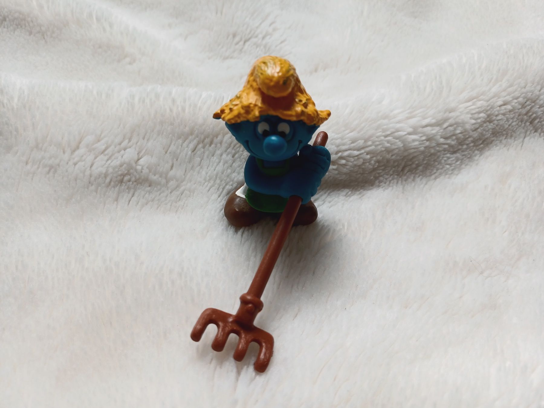 Schleich Statuette: Schleich und Peyo - Schlumpf - Gärtner mit Rechen – Usato da Würenlos venduto da Abracadabra26 2