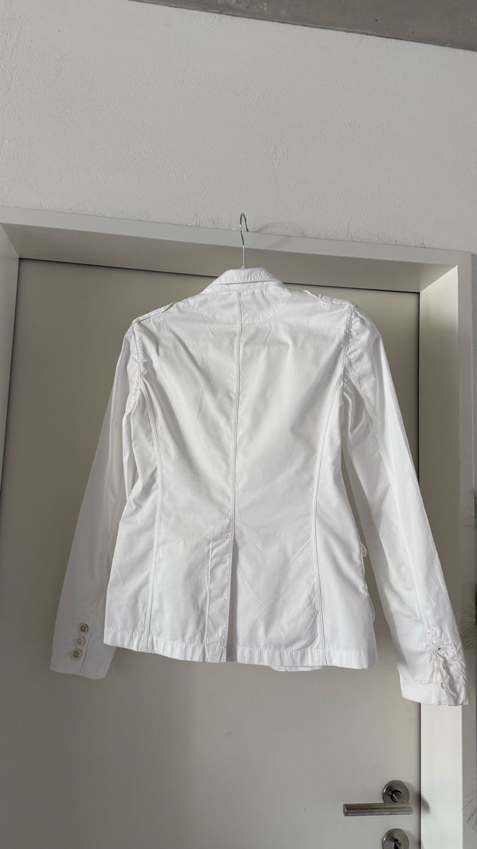 Prada Jacken: Prada Blazer white IT40 – Gebraucht aus Wallisellen von kri_l758 1