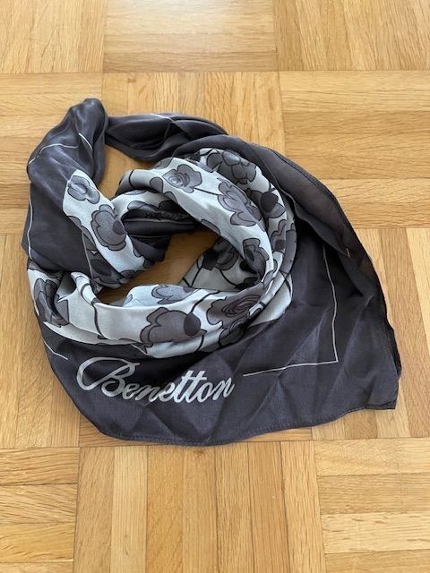 Benetton Foulard & Sciarpe: "Benetton" Foulard – Nuovo (secondo la descrizione) da Walenstadt venduto da ricamul 3