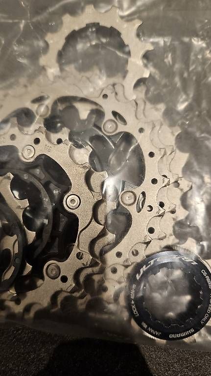 Pezzi di ricambio: Cassette Ultegra 11-28 – Nuovo (secondo la descrizione) da La Tour-de-Trême venduto da Ant13 1
