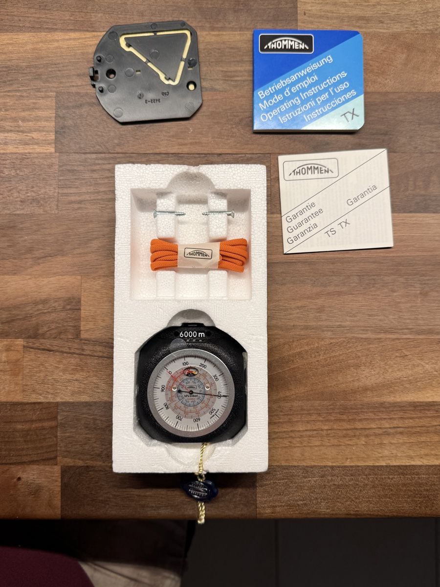 Altri elettrodomestici e apparecchi d’epoca: Thommen Hohenmesser Barometer Neu – Nuovo e nell'imballaggio originale da Kaiseraugst venduto da FlohmarktMassa 1
