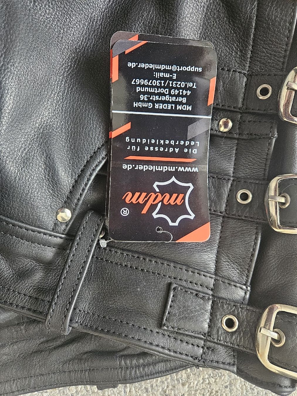 Pantaloni: Echtleder Hose mit Schnallen,Grösse 30 inch = Grösse 38 – Nuovo e nell'imballaggio originale da BALTERSWIL venduto da Black-Morphis 2