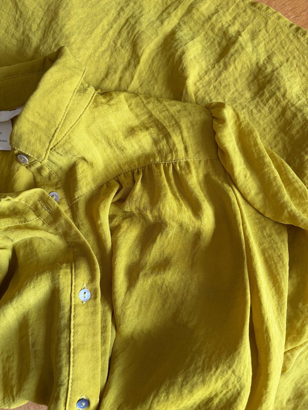 H&M Blusen: Blouse jaune moutarde H&M – Gebraucht aus Lausanne von sansantak 3