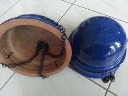 Hängende Blumenampel Keramik blau mit Kette, frühlingsfrisch