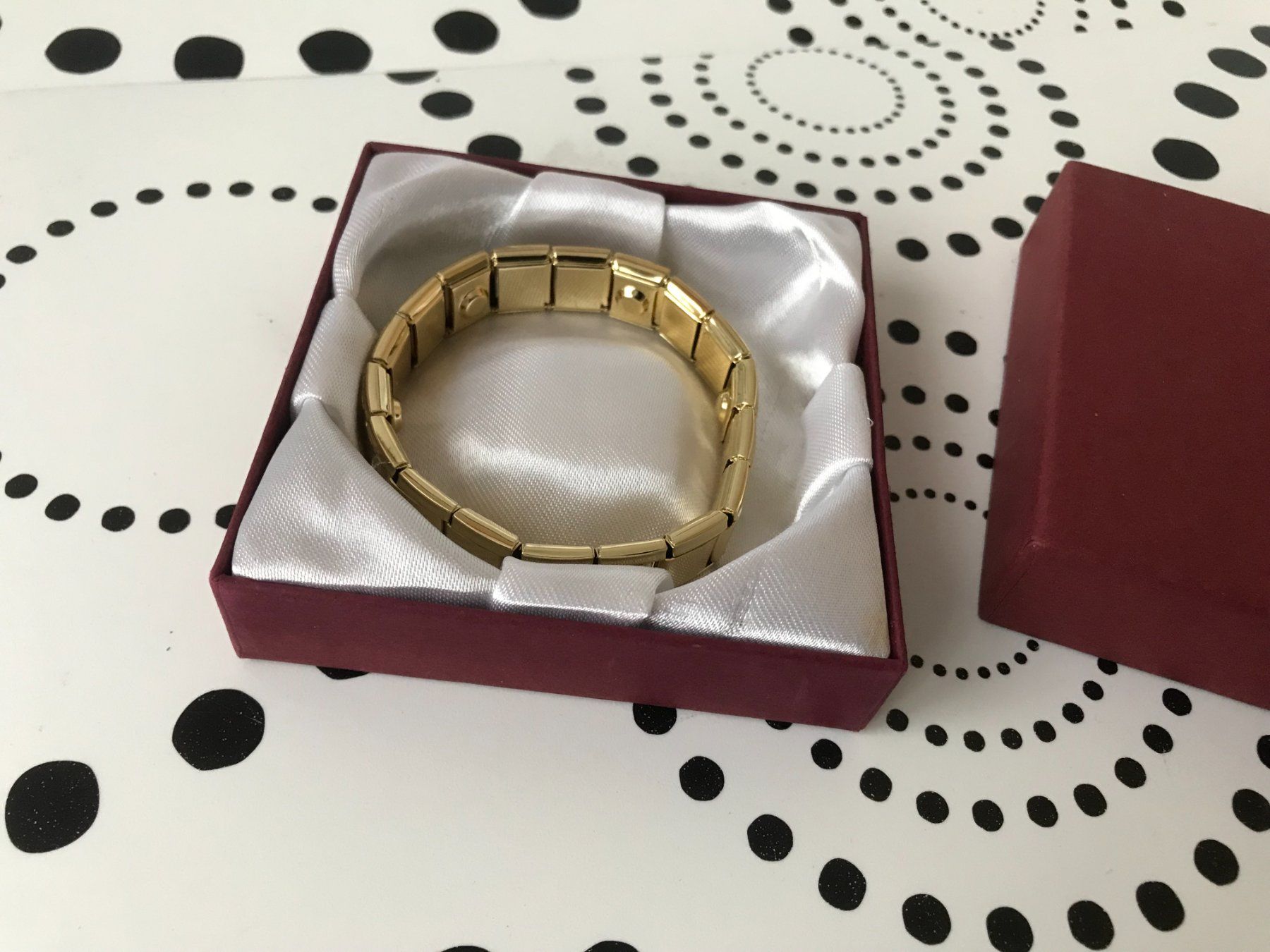 Bracciali & Braccialetti: Bracelet doré extensible vintage - Élégant et tendance! – Nuovo e nell'imballaggio originale da Epalinges venduto da dream-watch