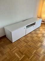 Weiss TV-Möbel mit viel Stauraum – modern & schlicht