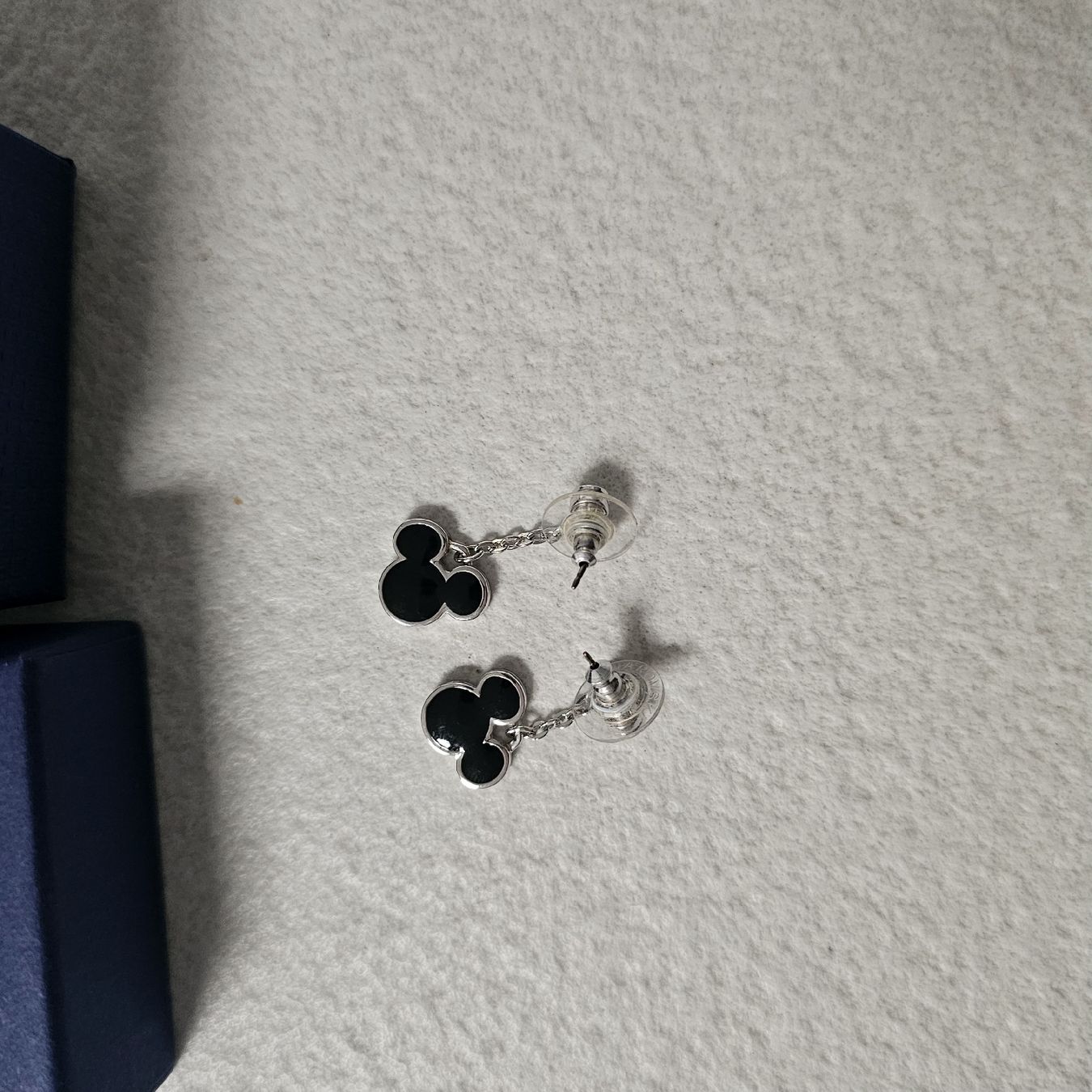 Swarovski Orecchini pendenti & Orecchini a lobo: Swarovski Mickey Mouse earrings  reversible – Usato da bellinzona venduto da zeus6535 1