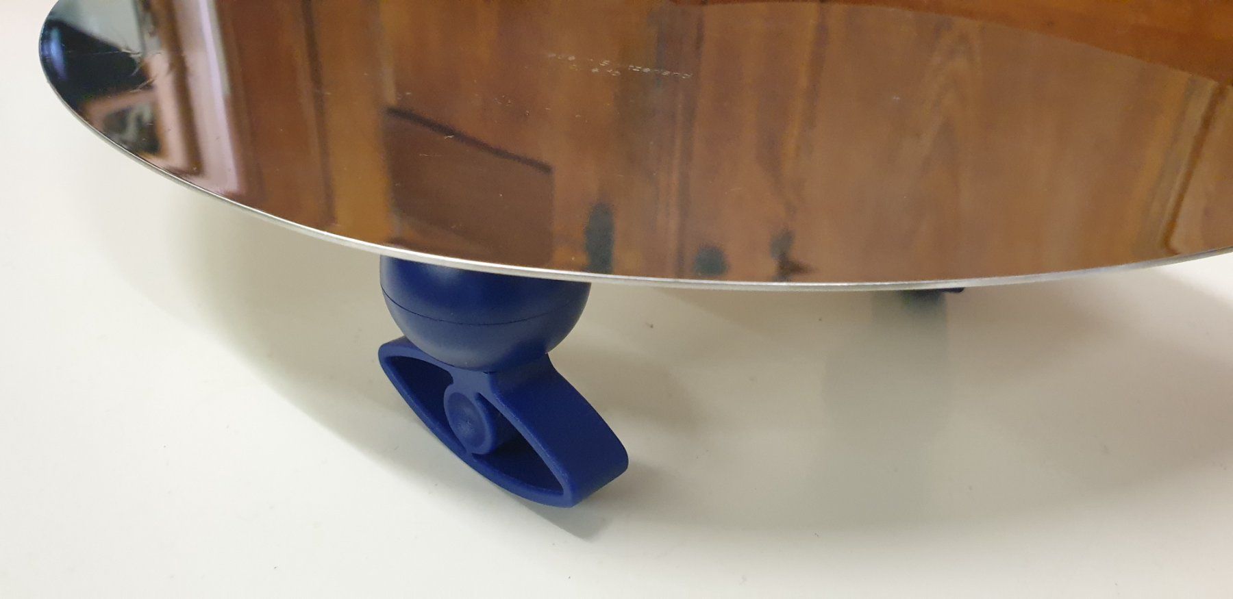 Statuette: Design by Rolf Ziegler – Usato da Emmen venduto da magelan 2