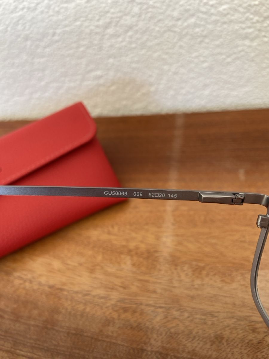 Guess Brillen & Gläser: Guess Brille mit Etui, neu, Top Zustand – Neu und originalverpackt aus St. Gallen von Schimschon 1