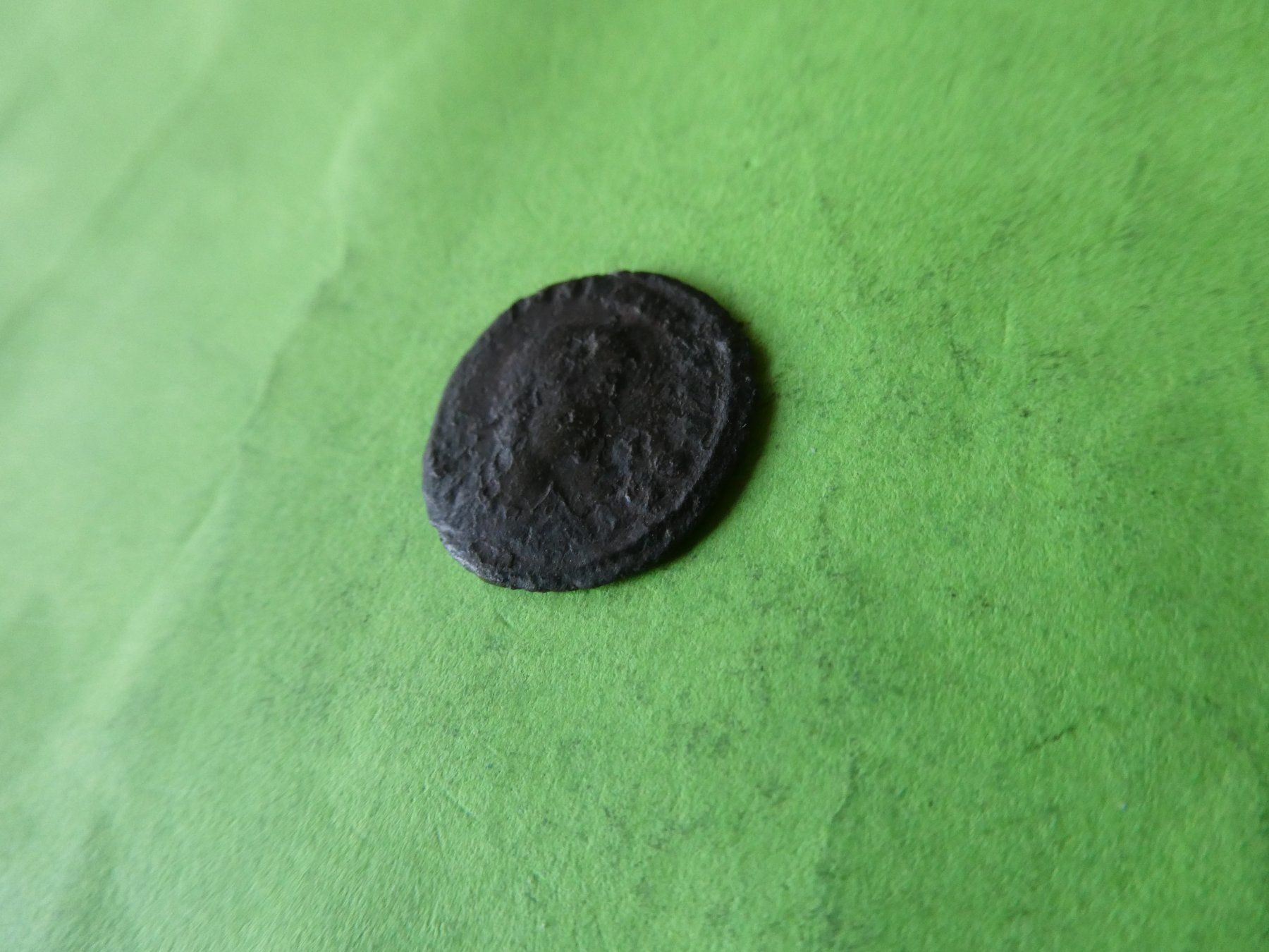 Alle Münzen: uralte Bronzemünze    17 mm     1.66 g – Gebraucht aus Hinterforst von Rohusri 1