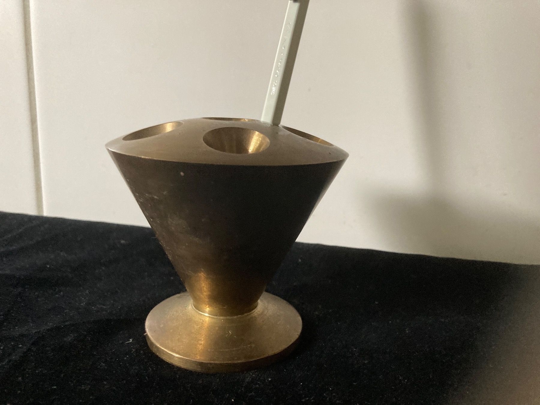 Wandhalterungen: Schreibstift - Halter aus Messing – Gebraucht aus Zürich von Chaeffeler 2