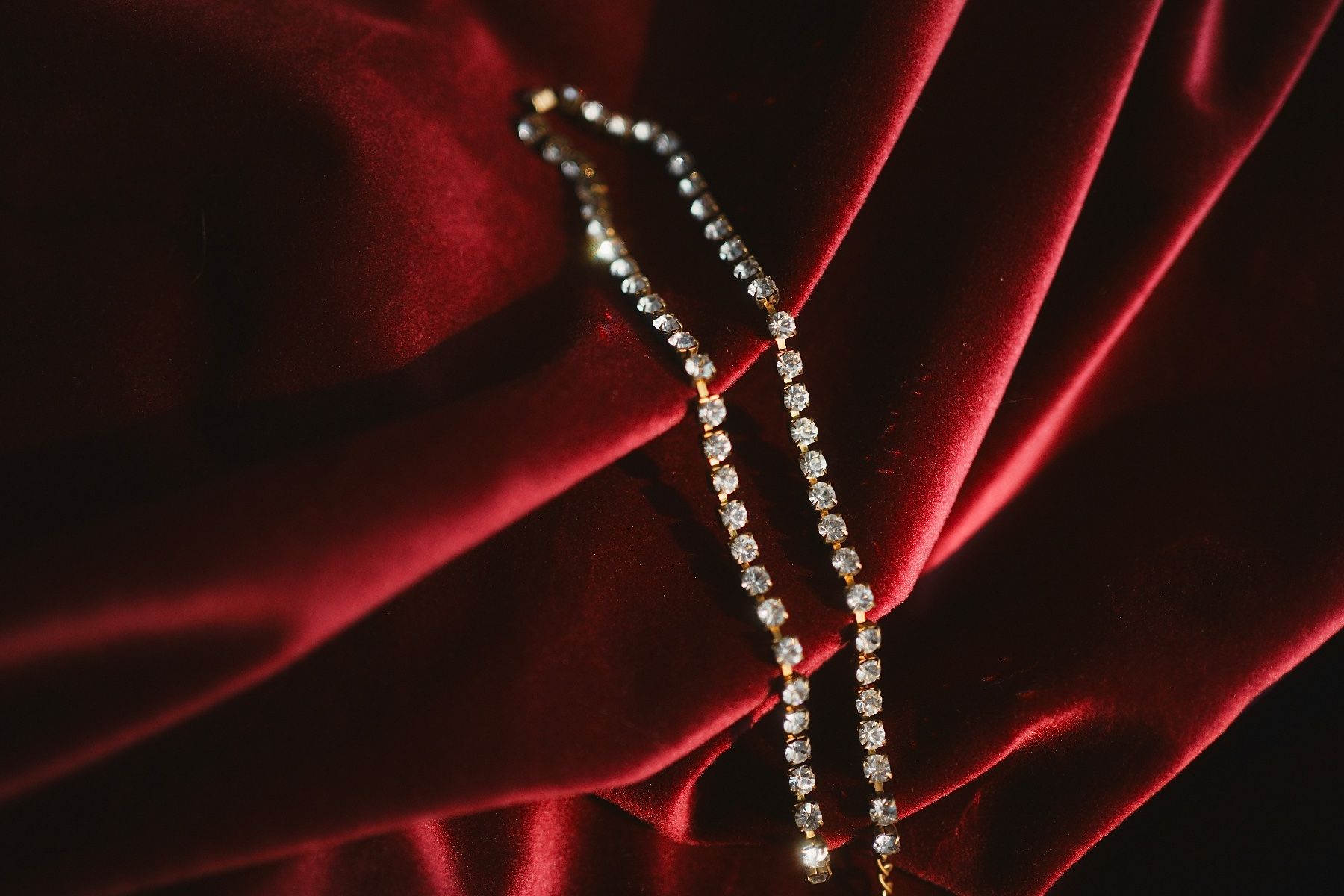 Gablonzer Catenine: Gablonzer Strasskette ohne Verschluss – Difettoso da Volketswil venduto da HeredisAntiques 1