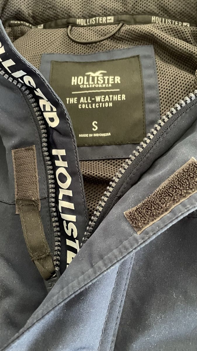 Hollister Jacken: Hollister Jacke, Grösse S, Dunkelblau – Gebraucht aus Aeschlen von Cottage 1