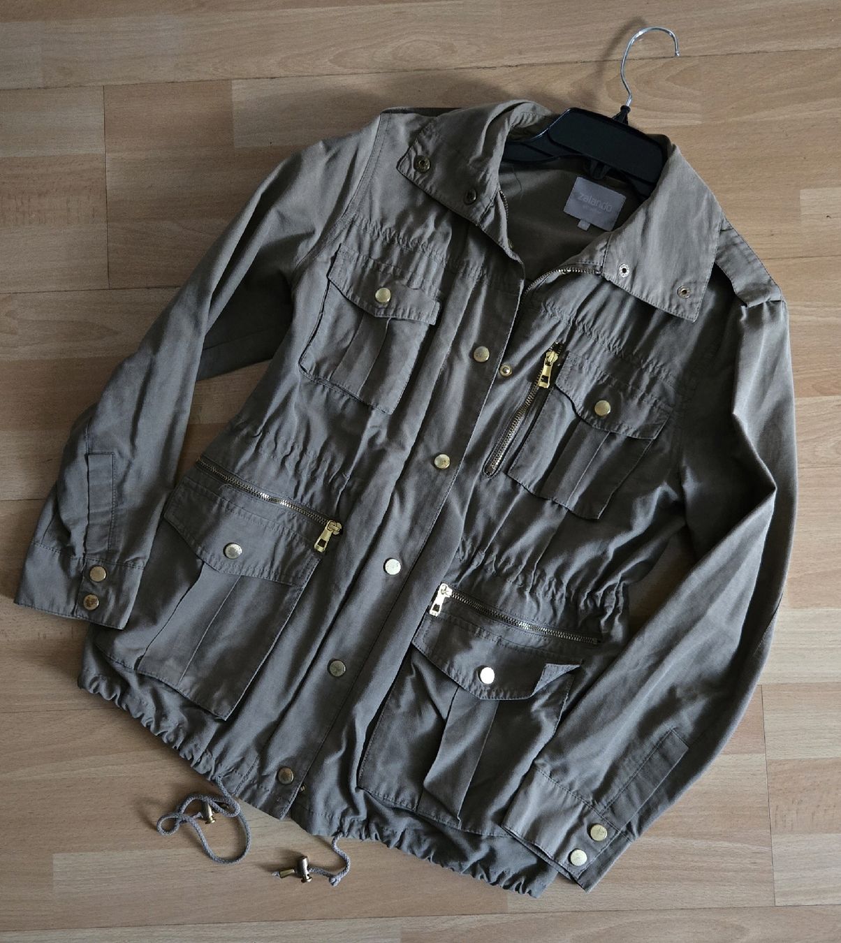 Giacche: Zalando Khaki leichte Jacke Gr. S – Usato da Naters venduto da Monika-K