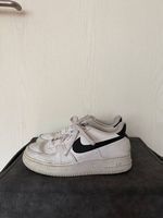 Nike Air Force 1 Low Weiss mit schwarzem Swoosh Gr. 38.5