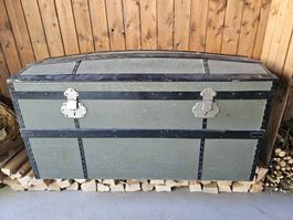 Holztruhe im guten Zustand