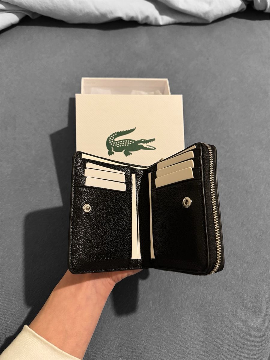 Lacoste Portamonete: Porte monnaie Lacoste – Nuovo e nell'imballaggio originale da Châtel-St-Denis venduto da Montclair_Swiss 2