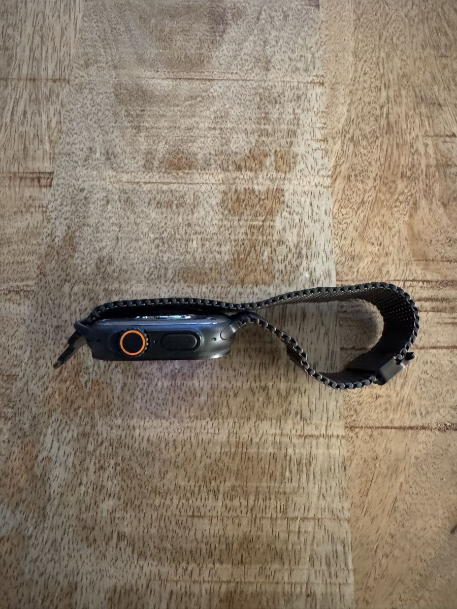 Apple Smartwatch: Apple Watch Ultra 2 Black Titanium – Usato da Sisseln AG venduto da oan_78w7 2