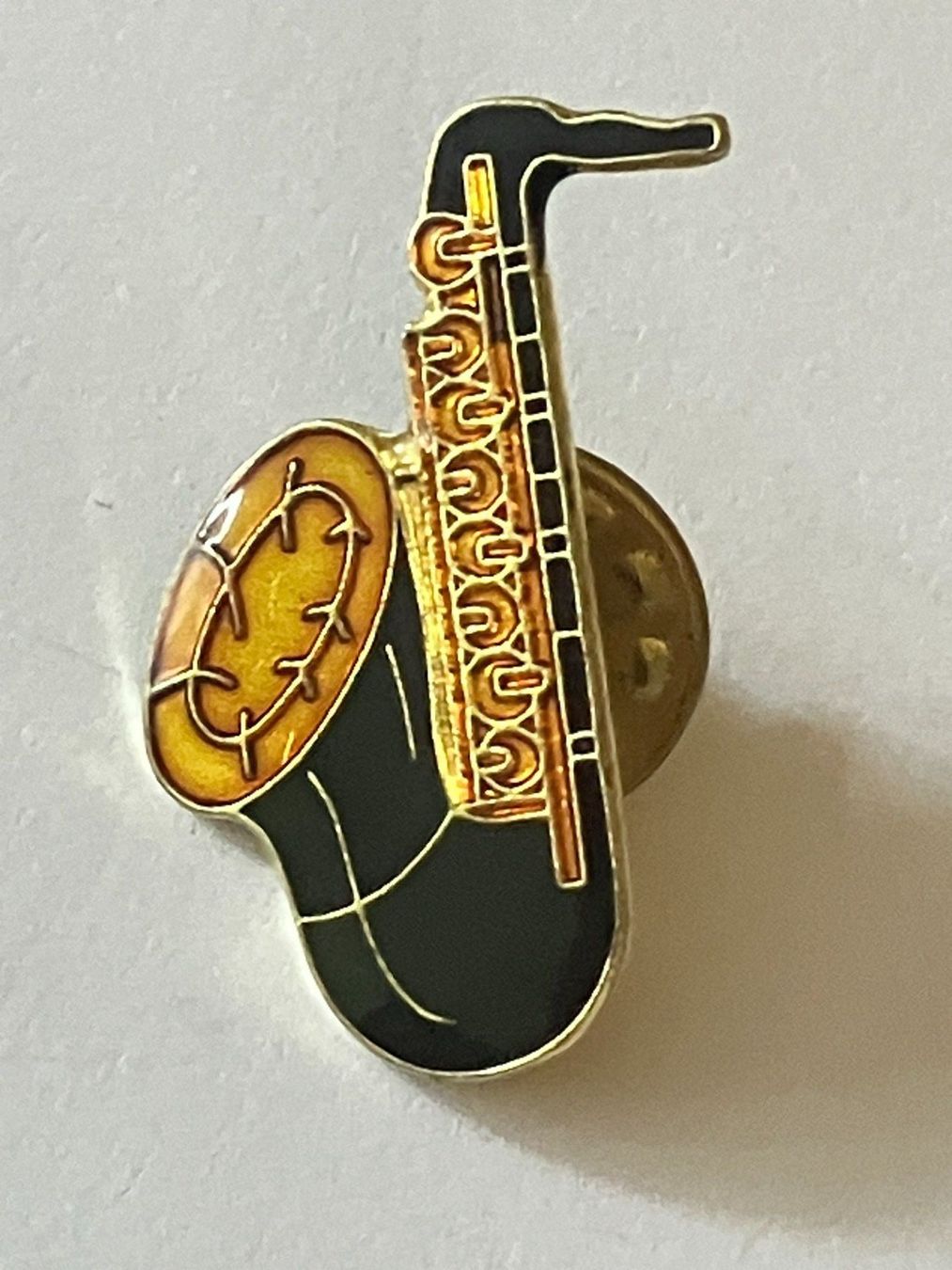 Placchette & Badge: 1 Pin Saxofon – Usato da Basel venduto da djwwpp