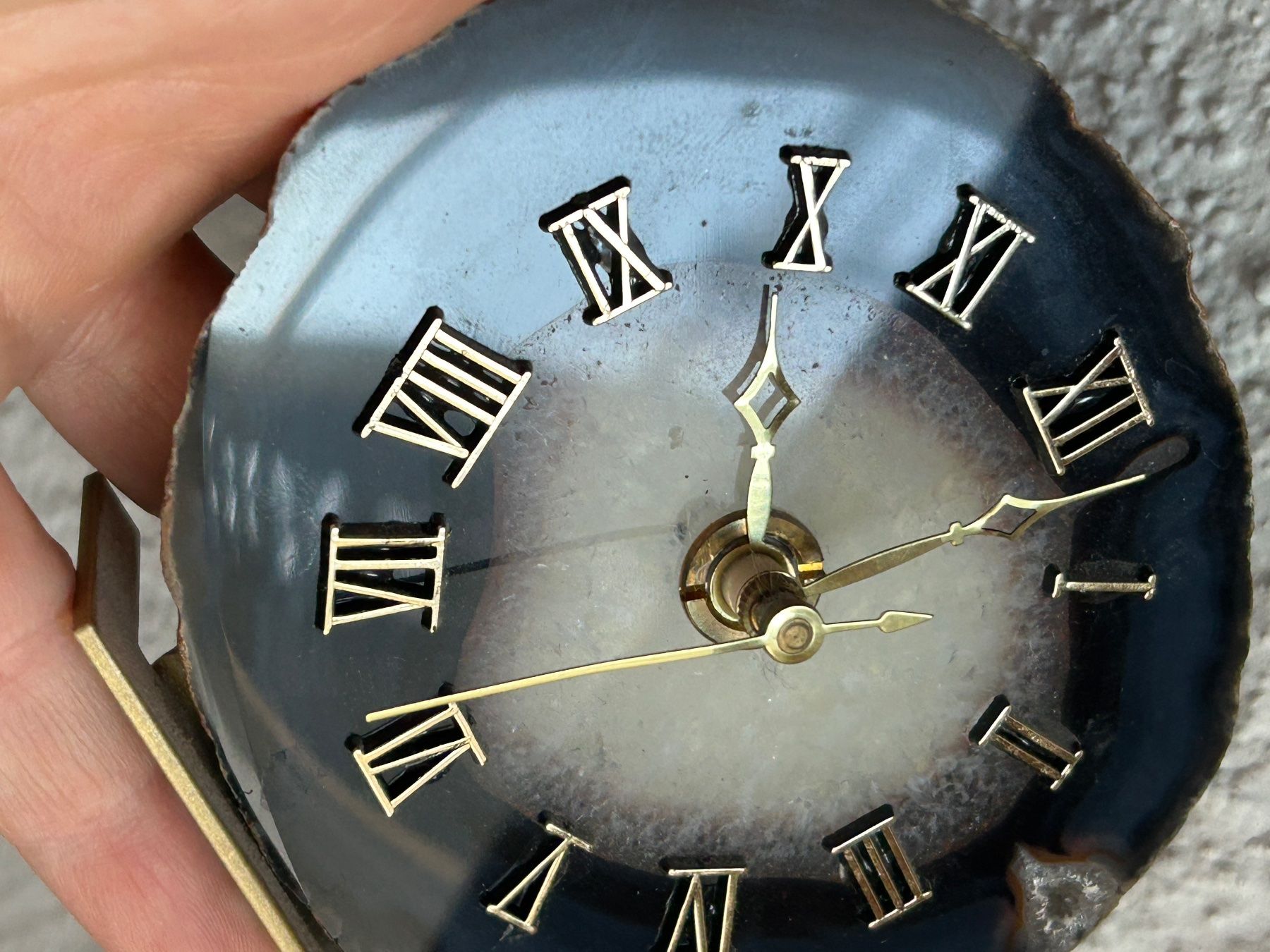 Pendules & Horloges murales: Edle Tischuhr aus Achatscheibe – D'occasion à Dittingen par Bellevista 1