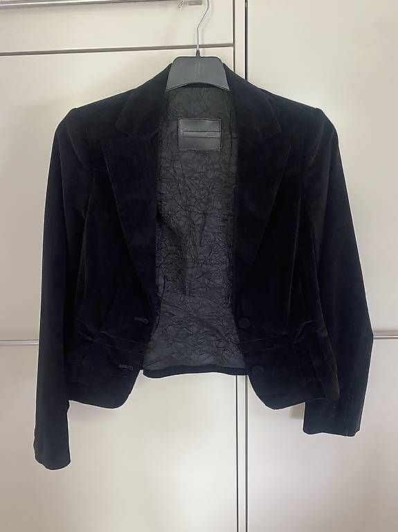 Giacche: Eleganter schwarzer Samt-Blazer  Gr. 38  – Usato da Rorschach venduto da Lauraq12 1
