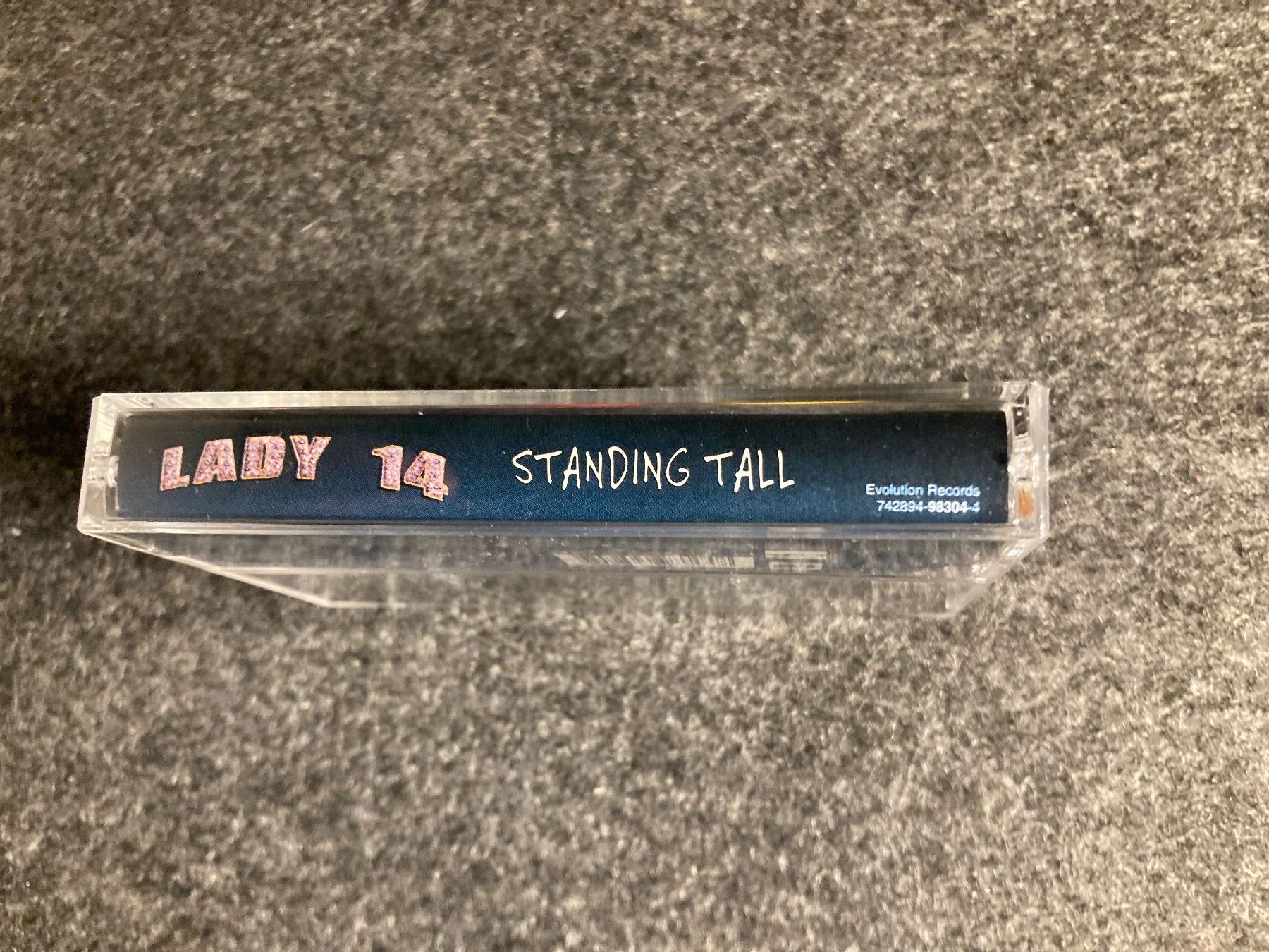 Musicassette: Lady 14 - Standing Tall (MC) – Nuovo (secondo la descrizione) da Fribourg venduto da Karushi 1
