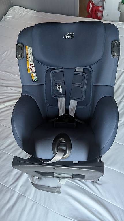 Sièges auto: Britax Römer Babyschale, Kindersitz & Isofix-Base  – D'occasion à Winterthur par tpetaja 1