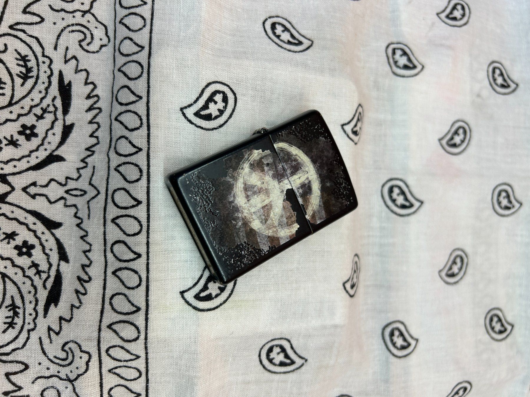 Zippo Briquets: Zippo « Peace » - noir – D'occasion à Soyhières par Maponos