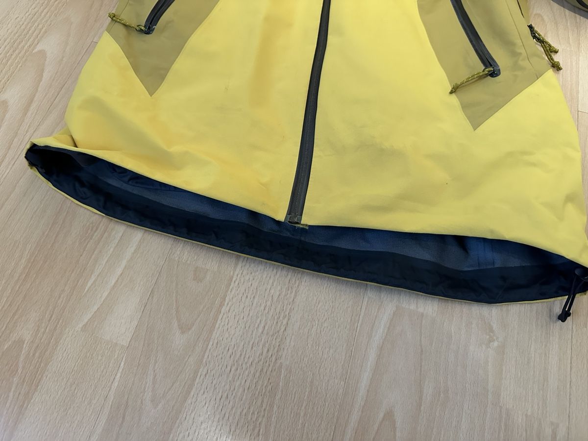 Arcteryx Giacche: Arcteryx Regenjacke gelb – Usato da Chur venduto da Sim7000 2