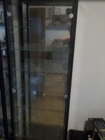 Vitrines en noir, 7 étagères.