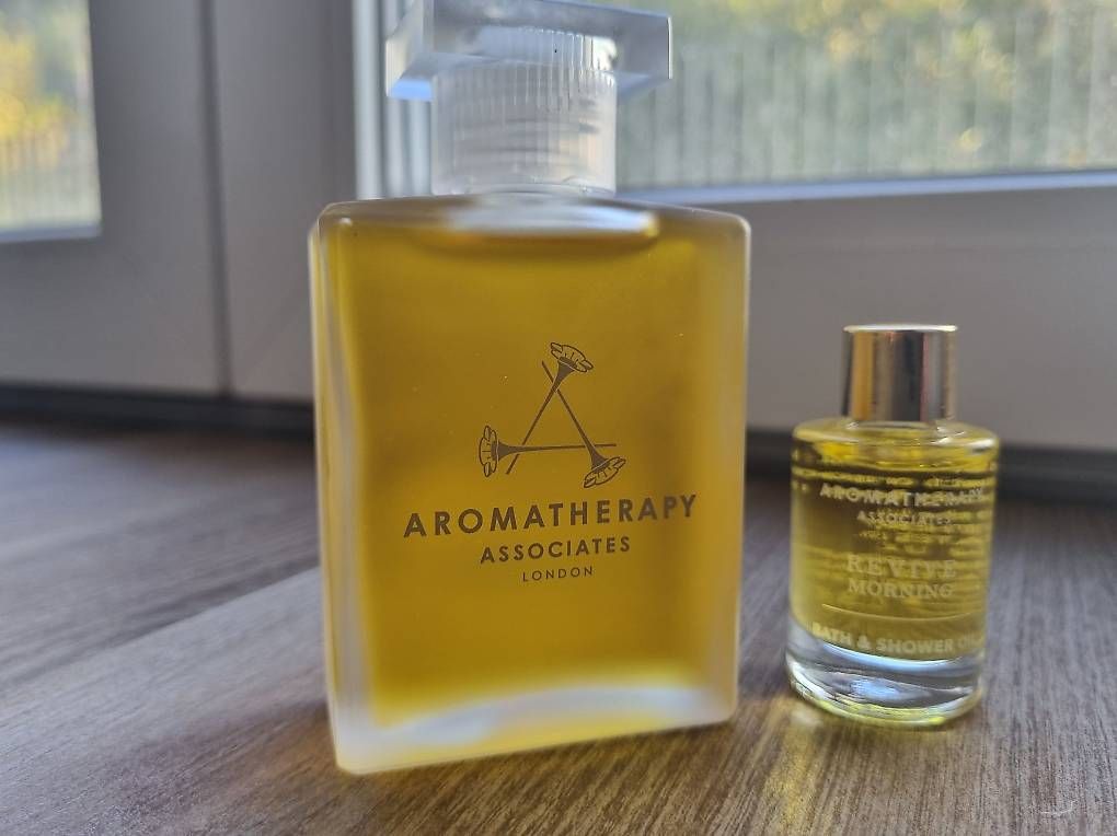 Altro per la cura del corpo: AROMATHERAPY Associates Set – Nuovo e nell'imballaggio originale da Uerkheim venduto da Pod23