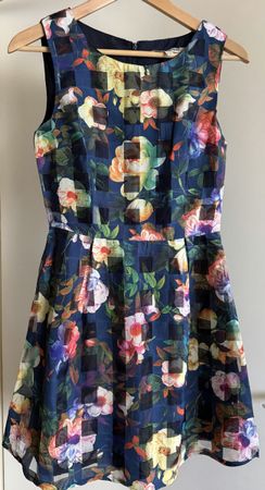 Robe d’été légère, très élégante, jamais portée, taille 36,