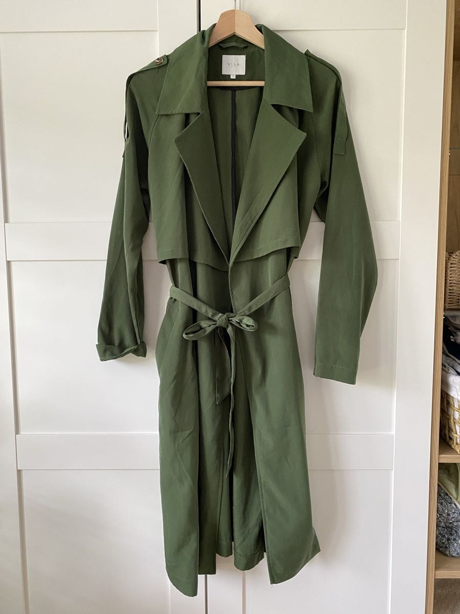 Vila Cappotti: Trench-coat léger vert kaki VILA taille S – Usato da Villars-sur-Glâne venduto da mel_6q5w