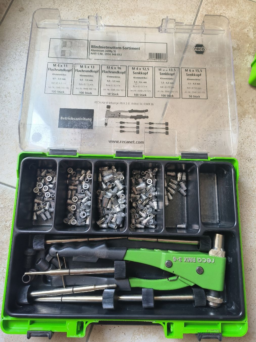 Tous les outils: Reca Werkzeug und Schrauben Set – D'occasion à Kreuzlingen par Lilith888