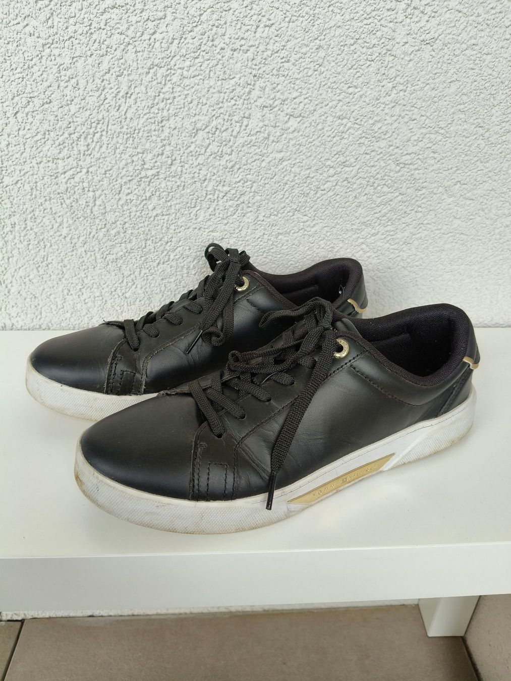 Tommy Hilfiger Chaussures hommes: Baskets noires Tommy Hilfiger 41 – D'occasion à Monthey par lesaffairesdecamille 8