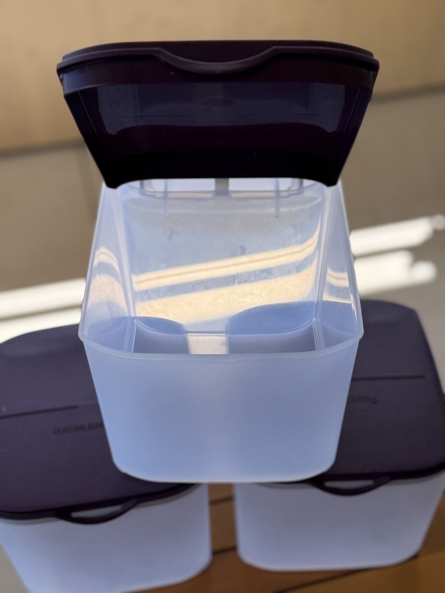 Tupperware Contenitori & Simili: 3 Tupperware Eidgenossen plus 3.4l Behälter mit lila Deckel – Usato da Oberägeri venduto da eladiel 2