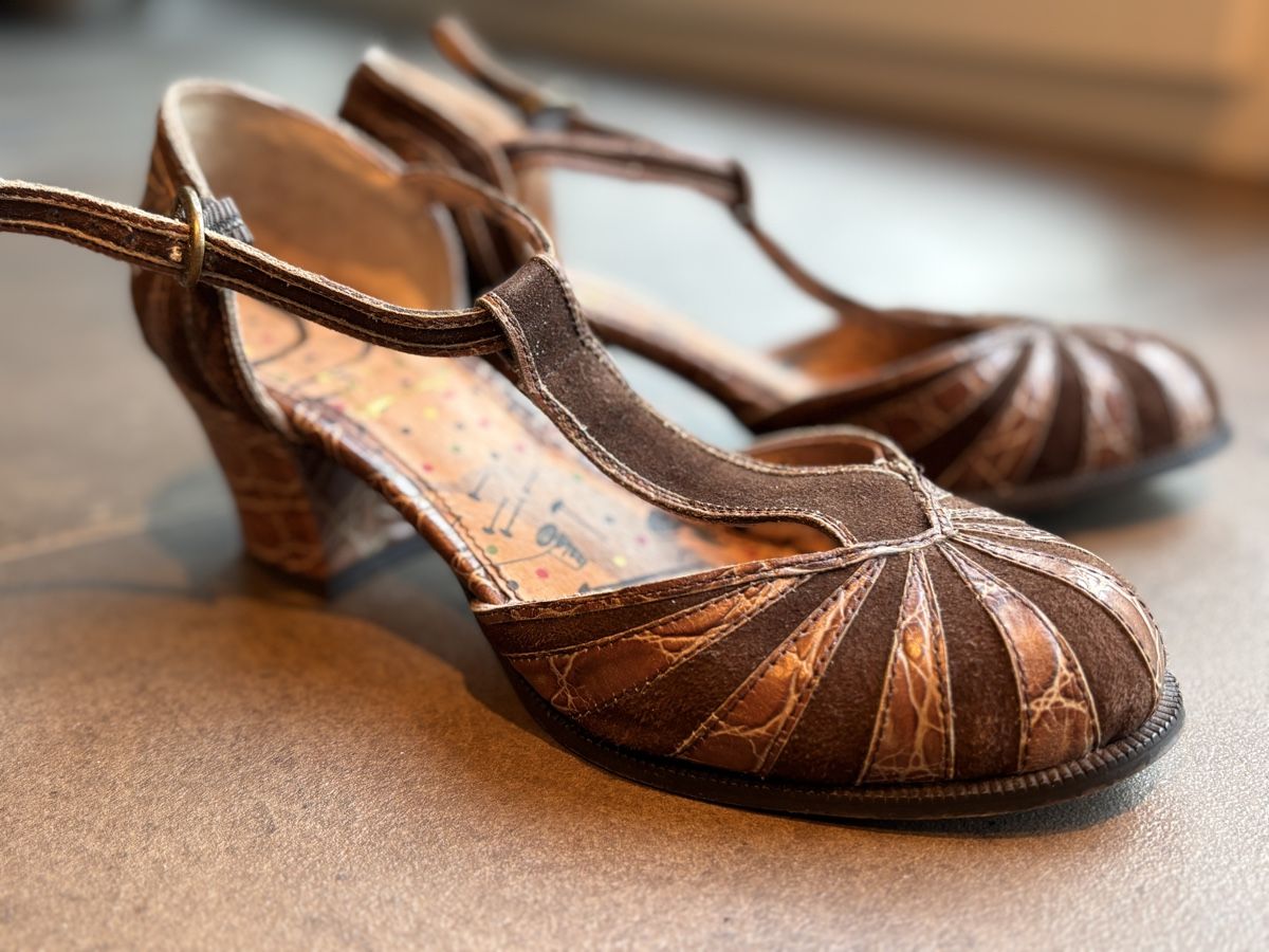 Scarpe da donna: Vintage Damenschuhe Gr.37 Braun – Usato da Zürich venduto da summertime01