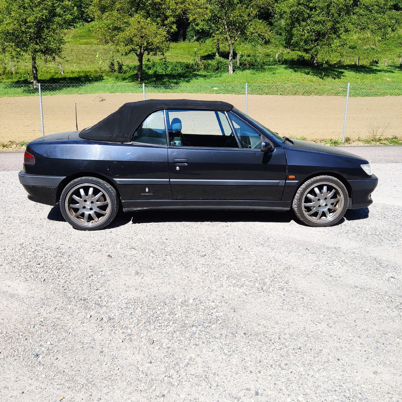 Abzugeben ein Peugeot 306 Cabrio 2.0 121 PS Bj.1996 (Defekt) in Basel ...