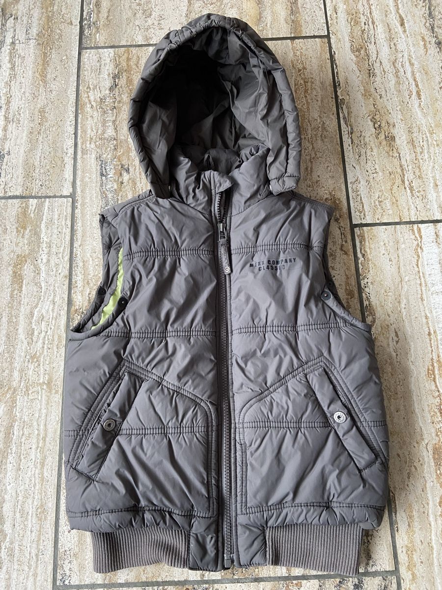 Sonstige Jungenkleidung: Mexx Gilet Grösse 122/128 – Gebraucht aus Nürensdorf von Yellowstone09