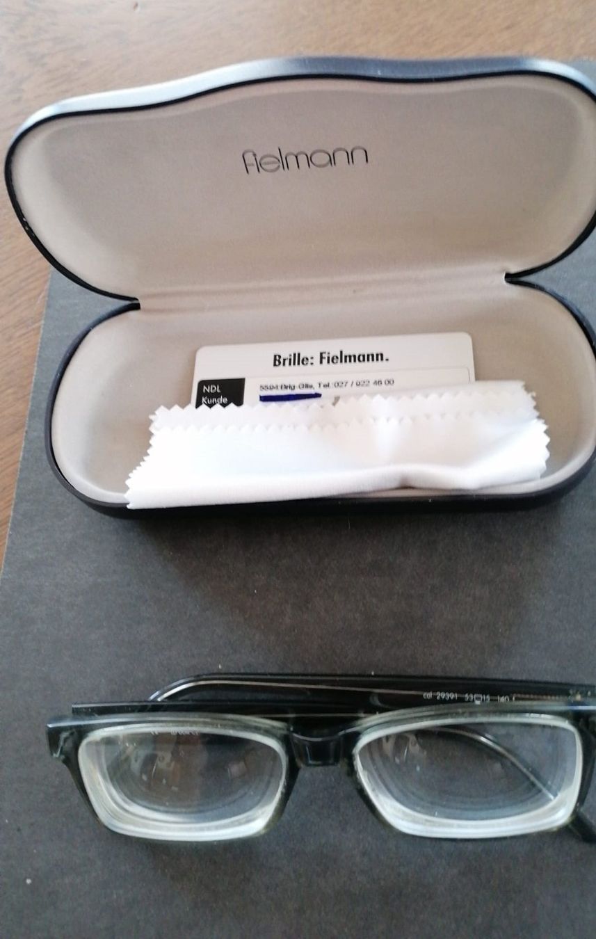 Fielmann Brillen & Gläser: stark korrigierte Brille, schwarz/grau – Gebraucht aus Grächen von Hel7890 3